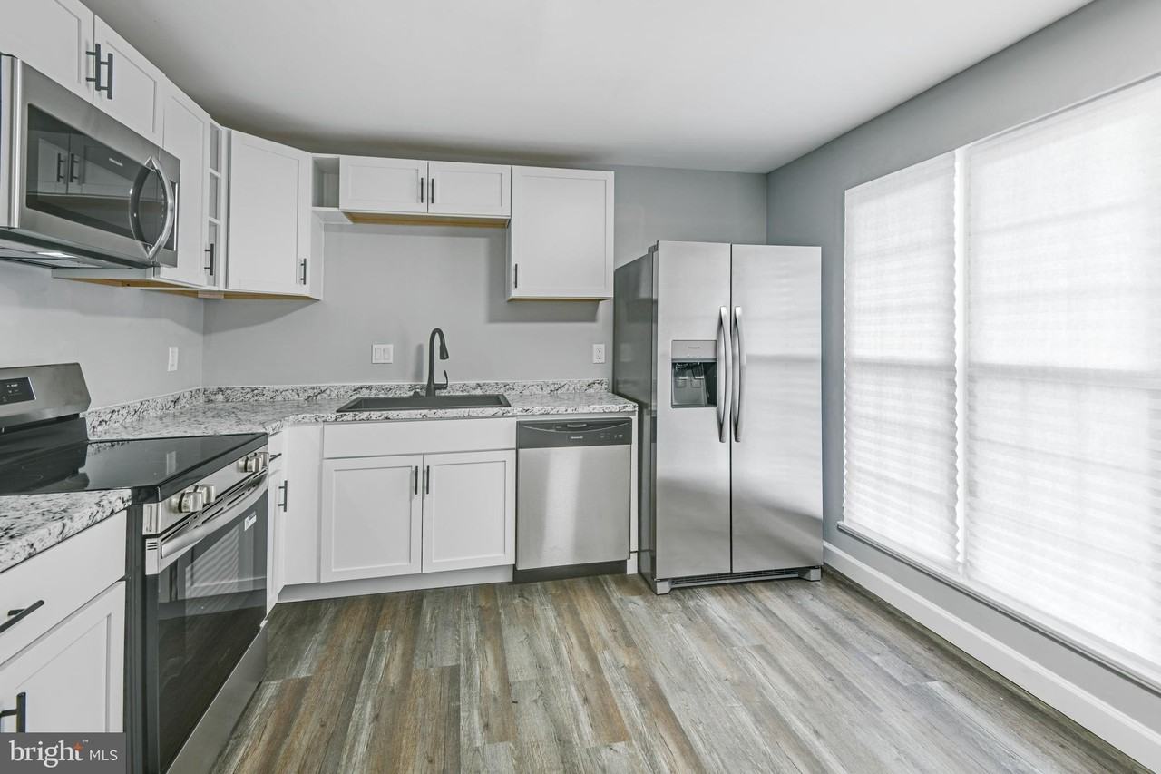 5778 Sunset View Ln - Photo 3 of 14