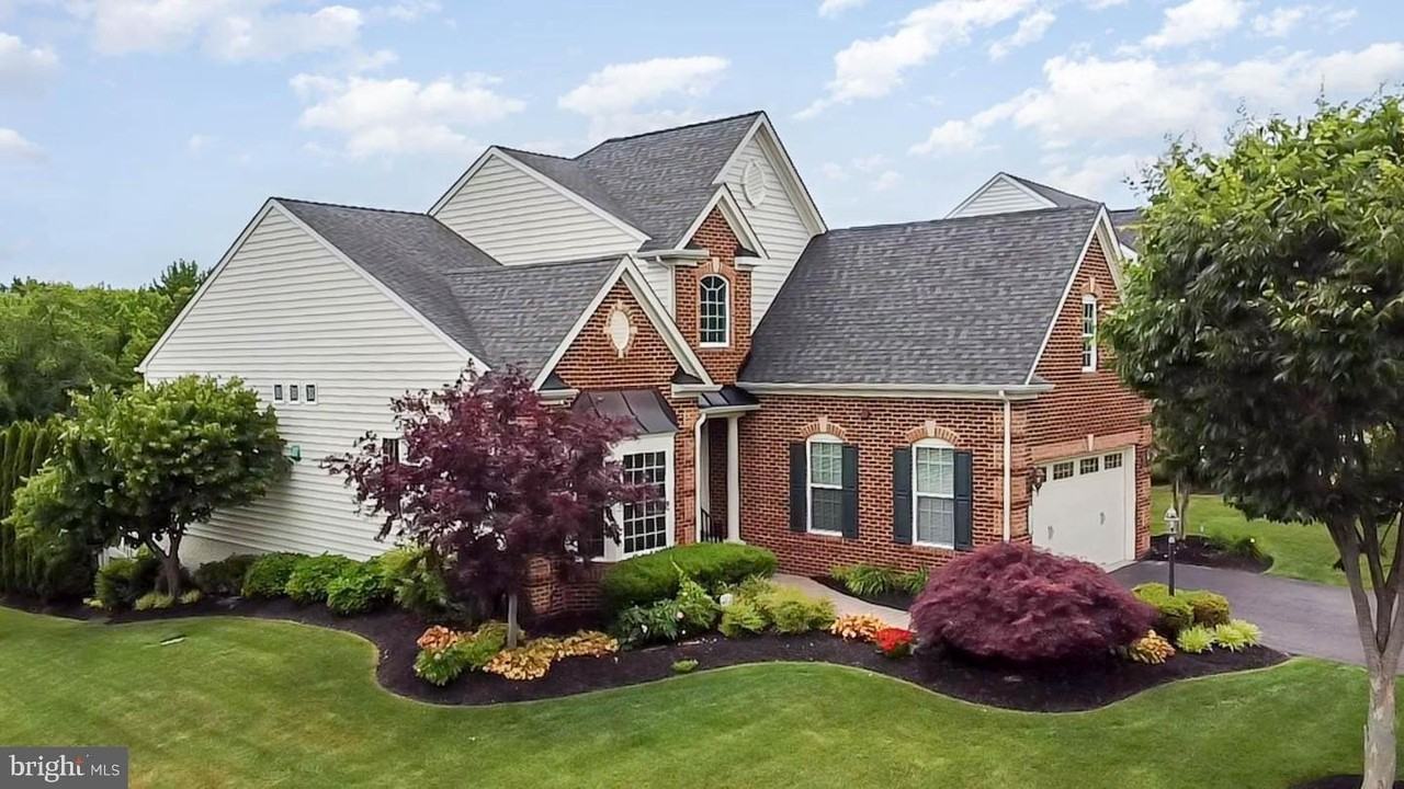 714 Monarchos Dr - Photo 2 of 50