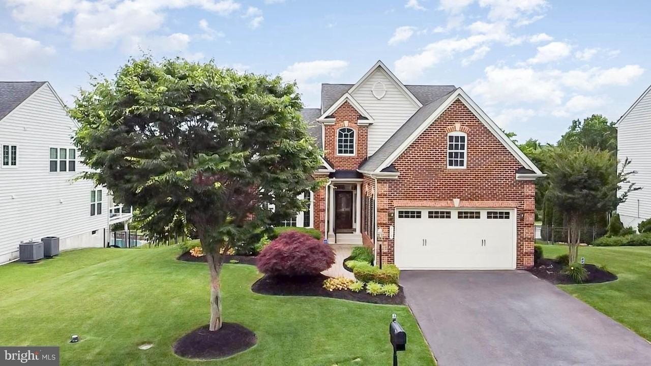 714 Monarchos Dr - Photo 6 of 50