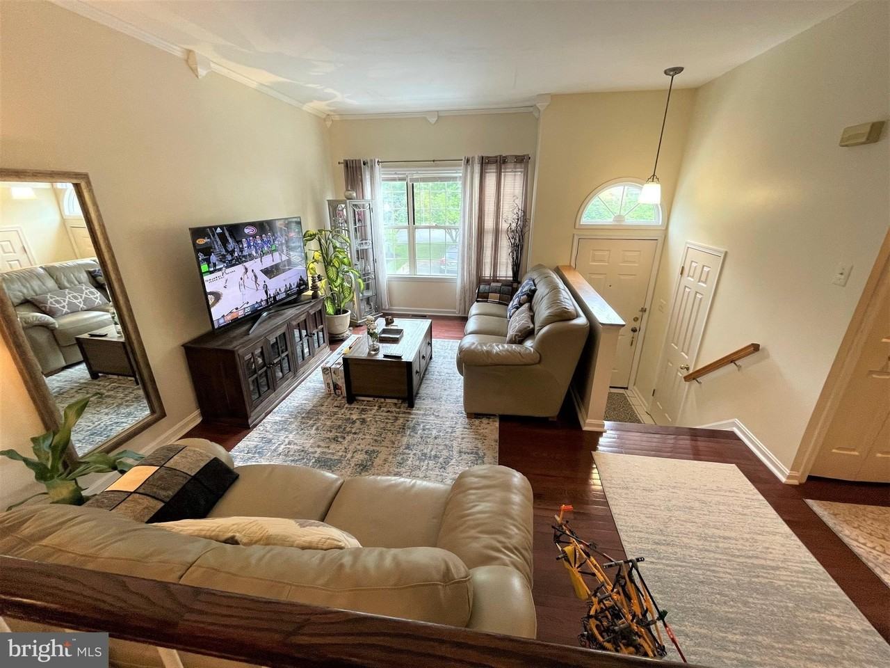 5 Martins Square Ln - Photo 3 of 47