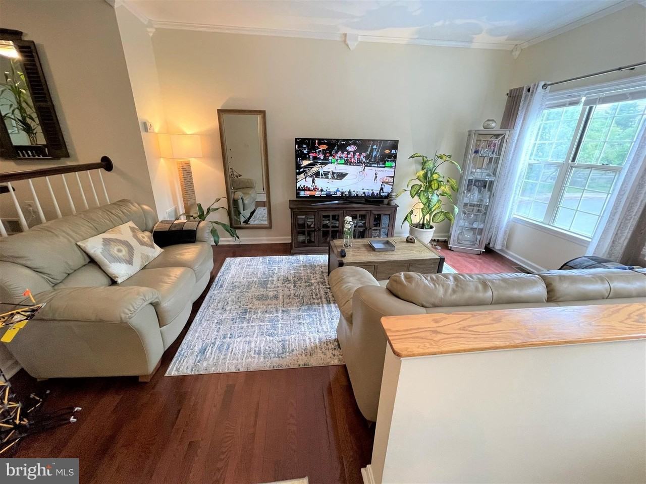 5 Martins Square Ln - Photo 5 of 47