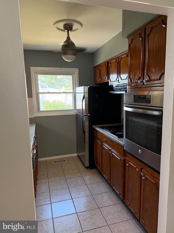 72 Edge Ln - Photo 7 of 19