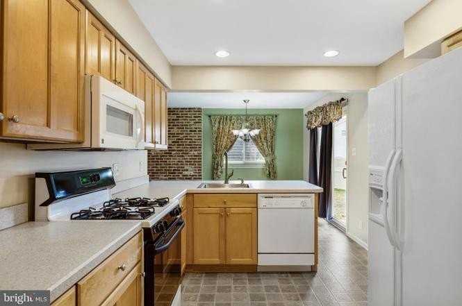 169 E St Andrews Dr - Photo 3 of 10