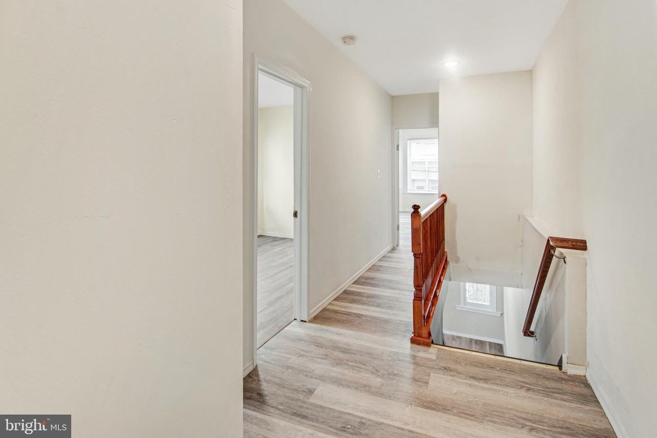 804 N Front St - Photo 3 of 18