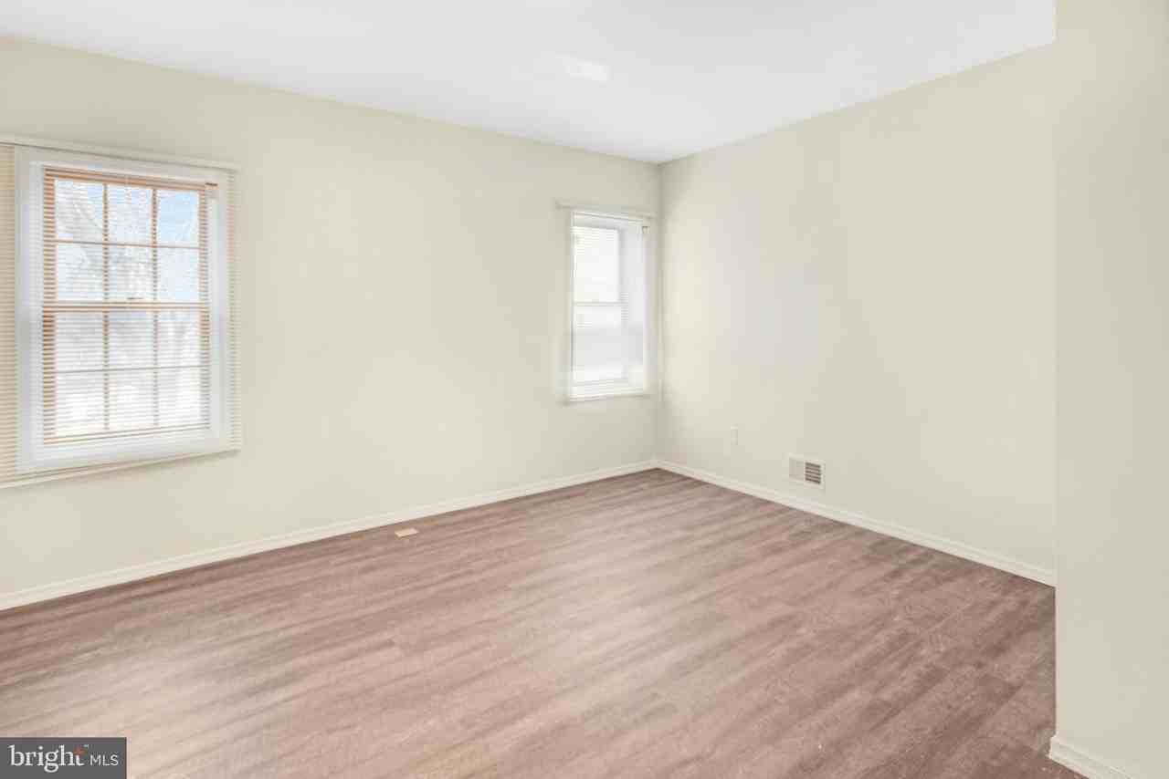 804 N Front St - Photo 4 of 18