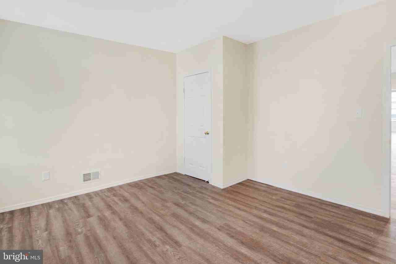 804 N Front St - Photo 5 of 18