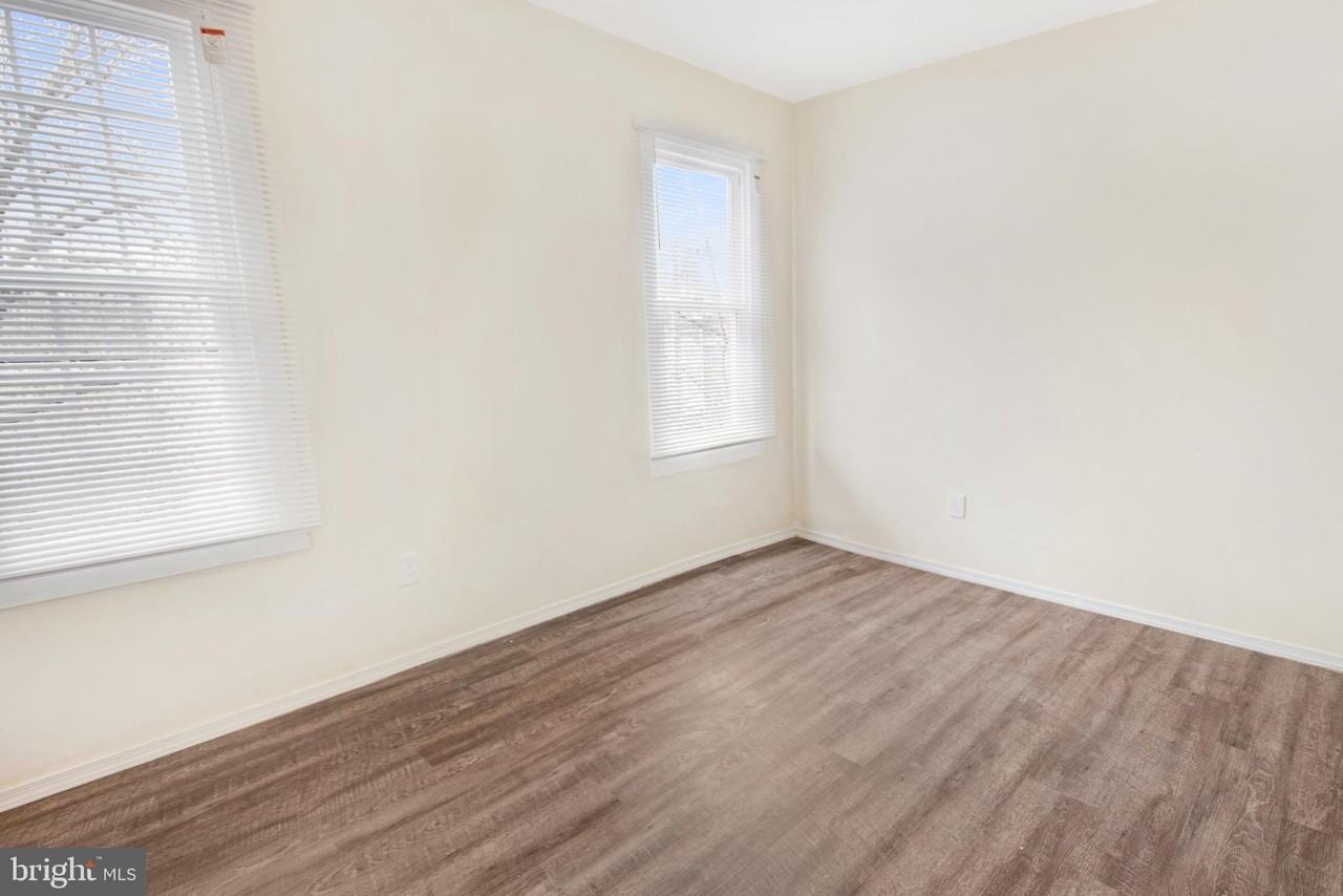 804 N Front St - Photo 6 of 18