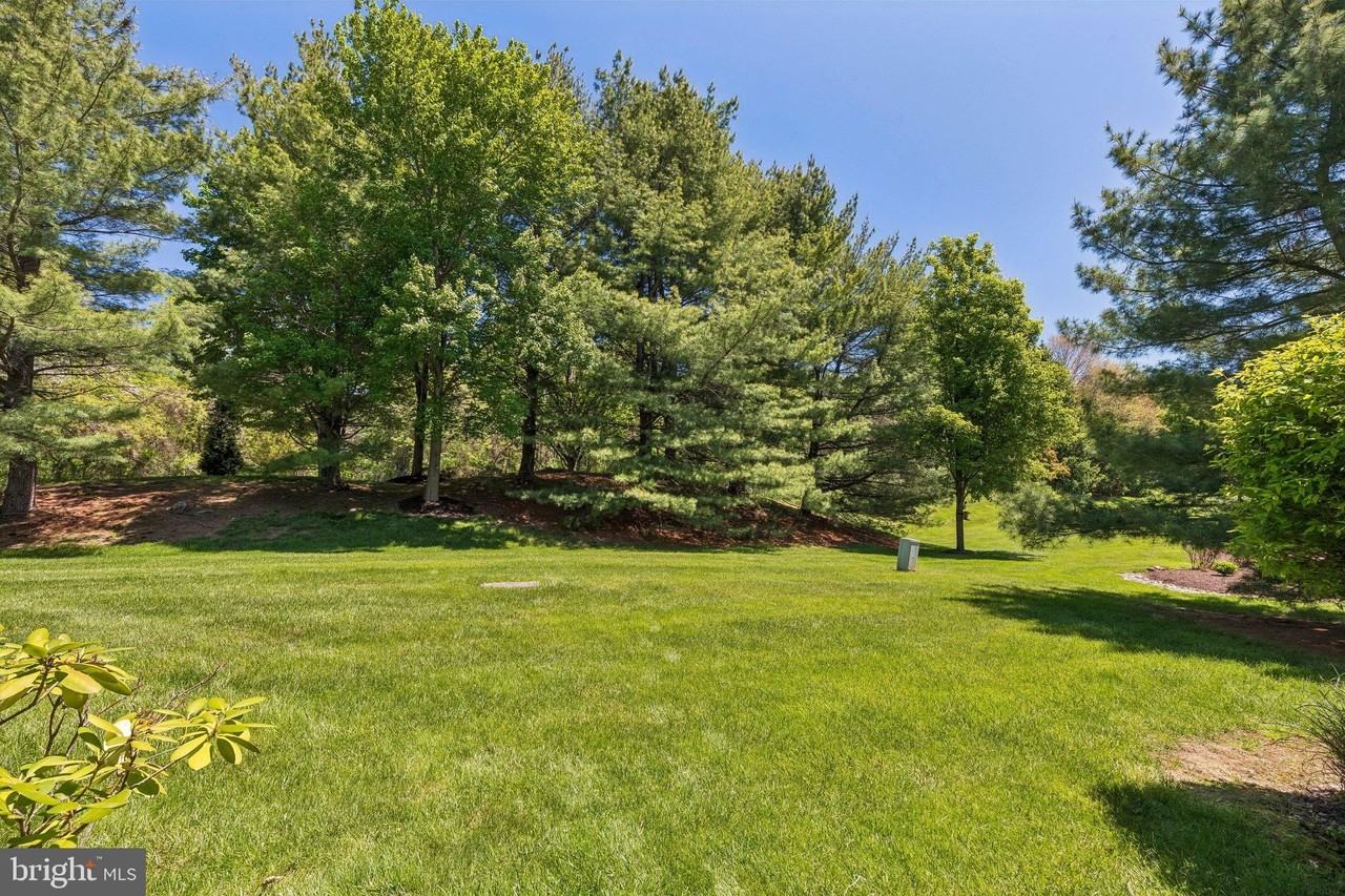15 Charter Oak Ct - Photo 4 of 37