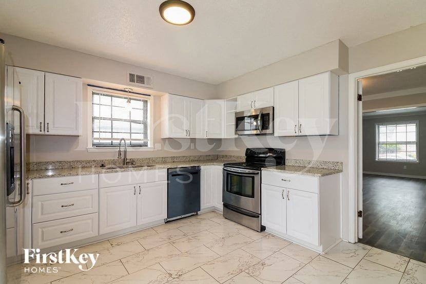 1459 Haverwood Ave - Photo 7 of 15