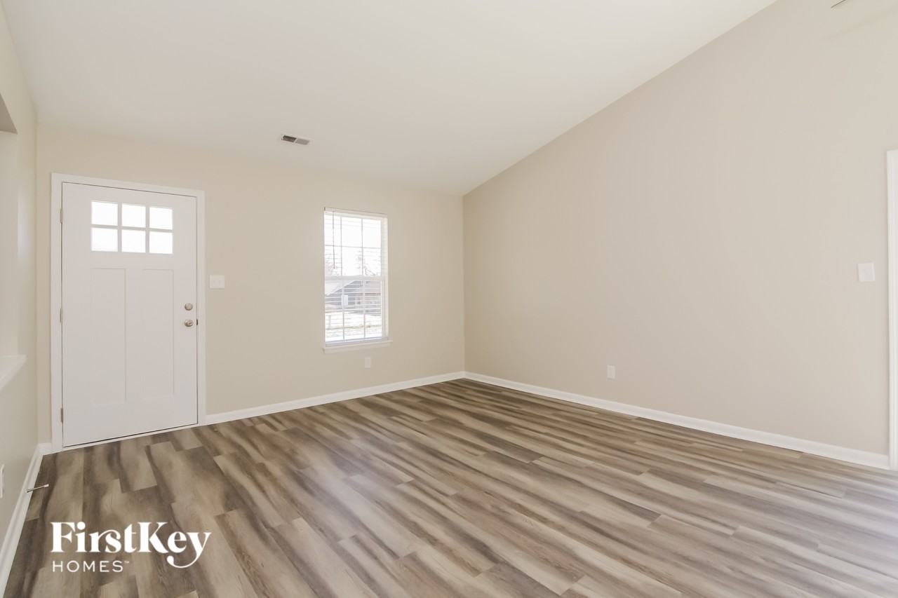 712 Pennwood Ln - Photo 4 of 15