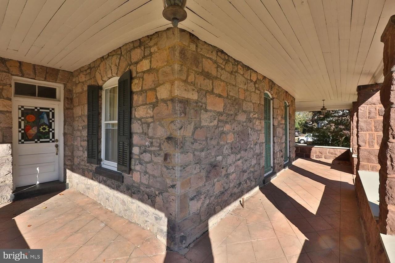 112 Bryn Mawr Ave - Photo 4 of 37