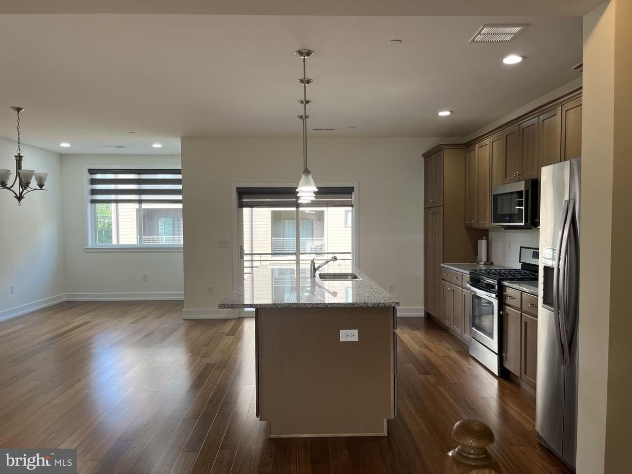 916 Lakeview Ct #36UPPER - Photo 5 of 38
