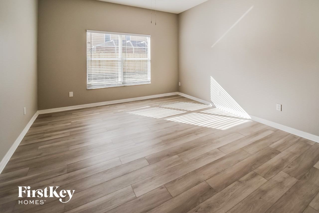 722 Parsons Pointe St - Photo 2 of 15