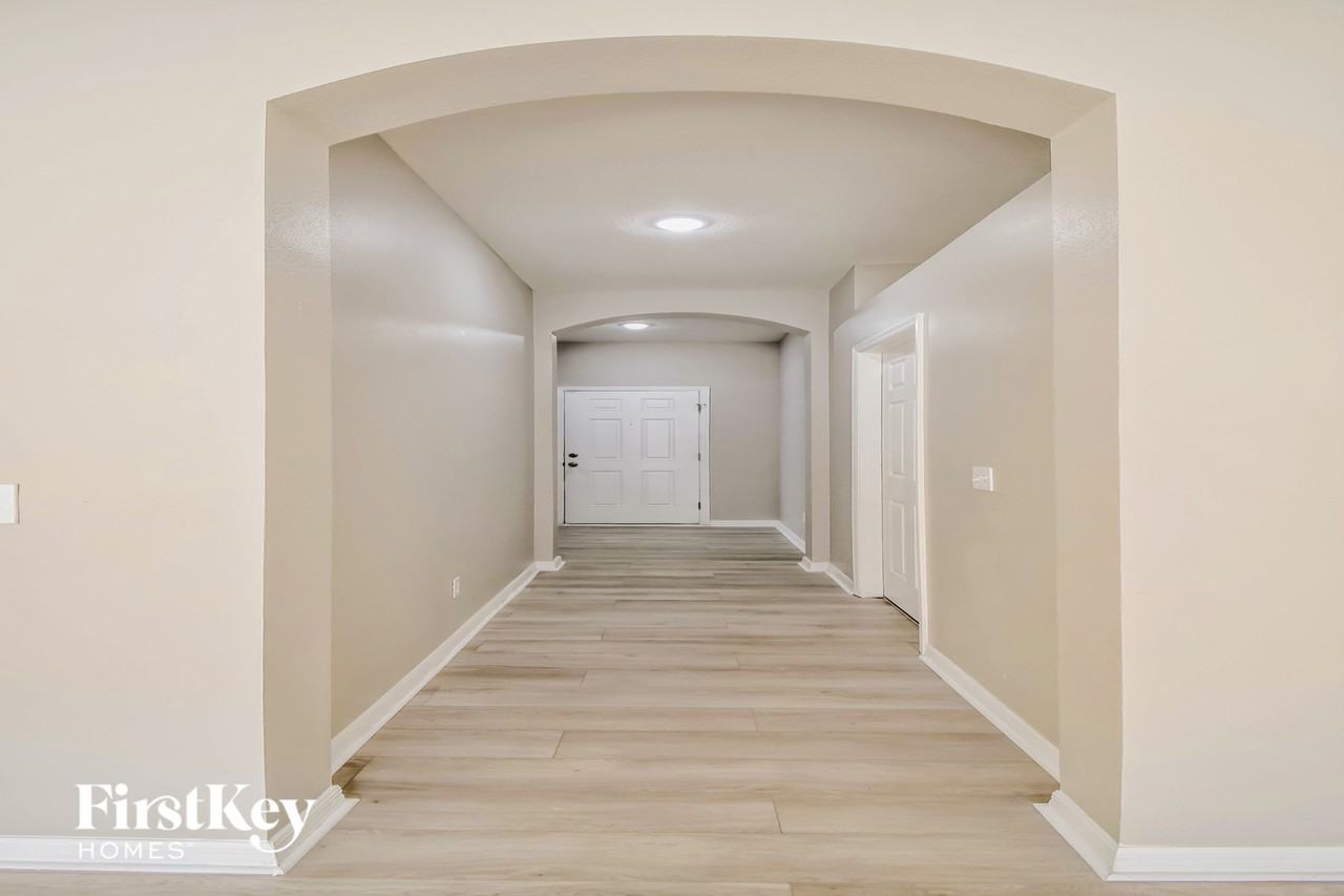 722 Parsons Pointe St - Photo 3 of 15