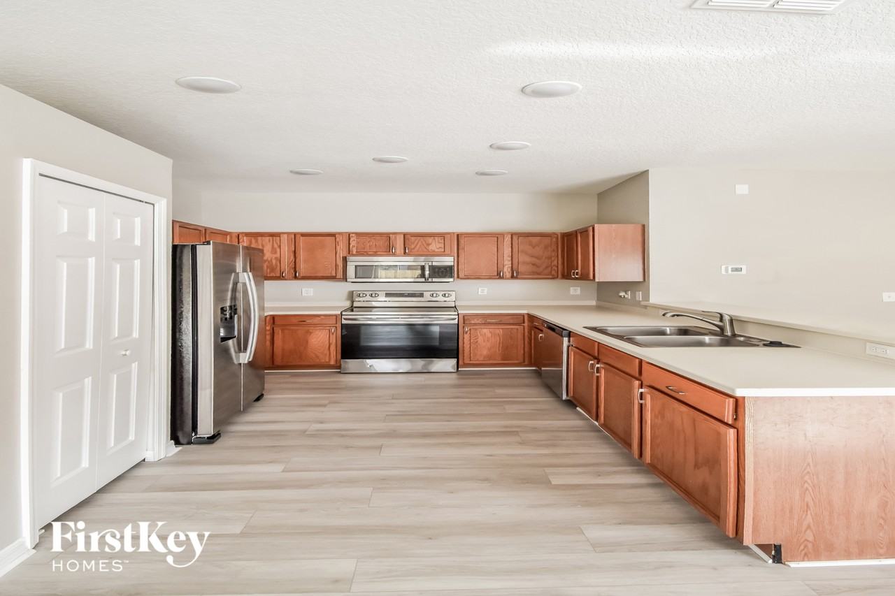 722 Parsons Pointe St - Photo 5 of 15