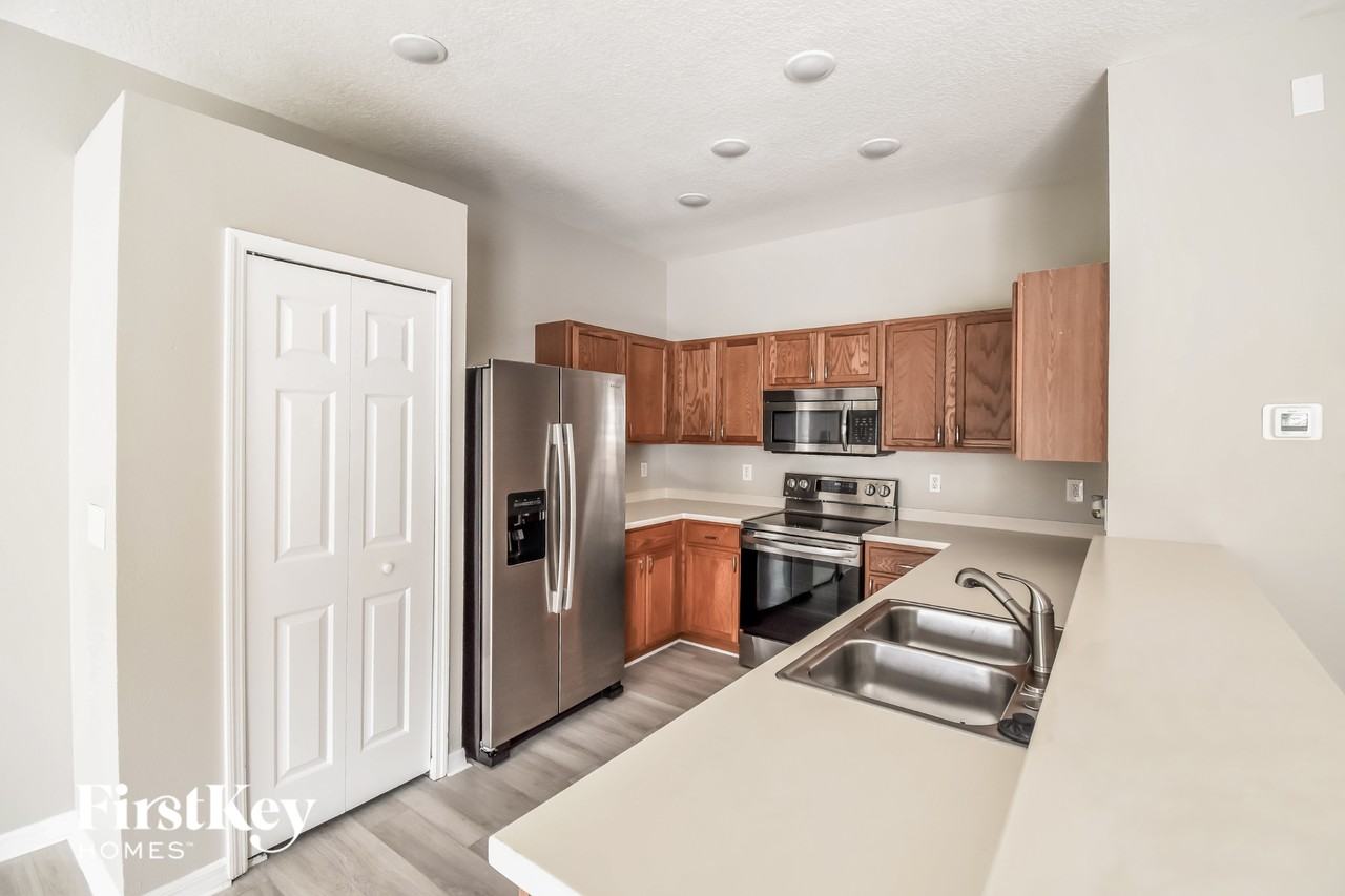 722 Parsons Pointe St - Photo 6 of 15