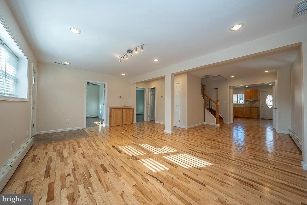6950 Fowler St - Photo 3 of 24