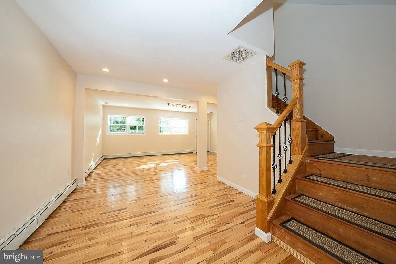 6950 Fowler St - Photo 4 of 24