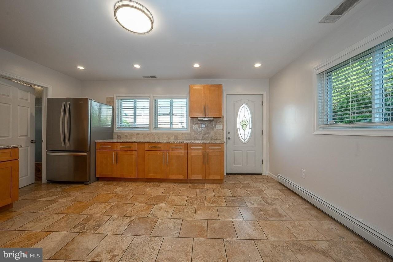 6950 Fowler St - Photo 5 of 24