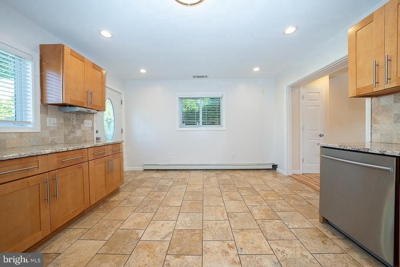 6950 Fowler St - Photo 7 of 24