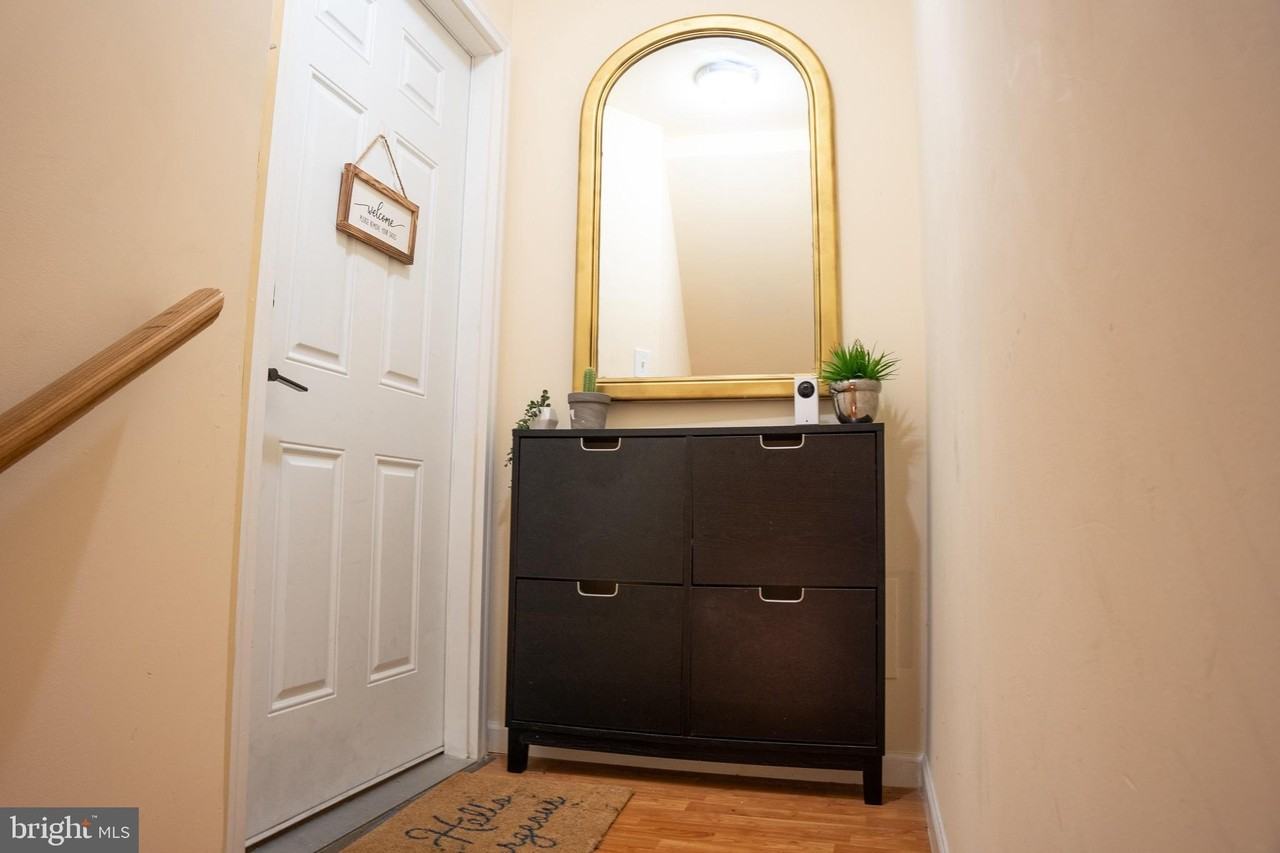1537 W Stiles St #2 - Photo 2 of 21