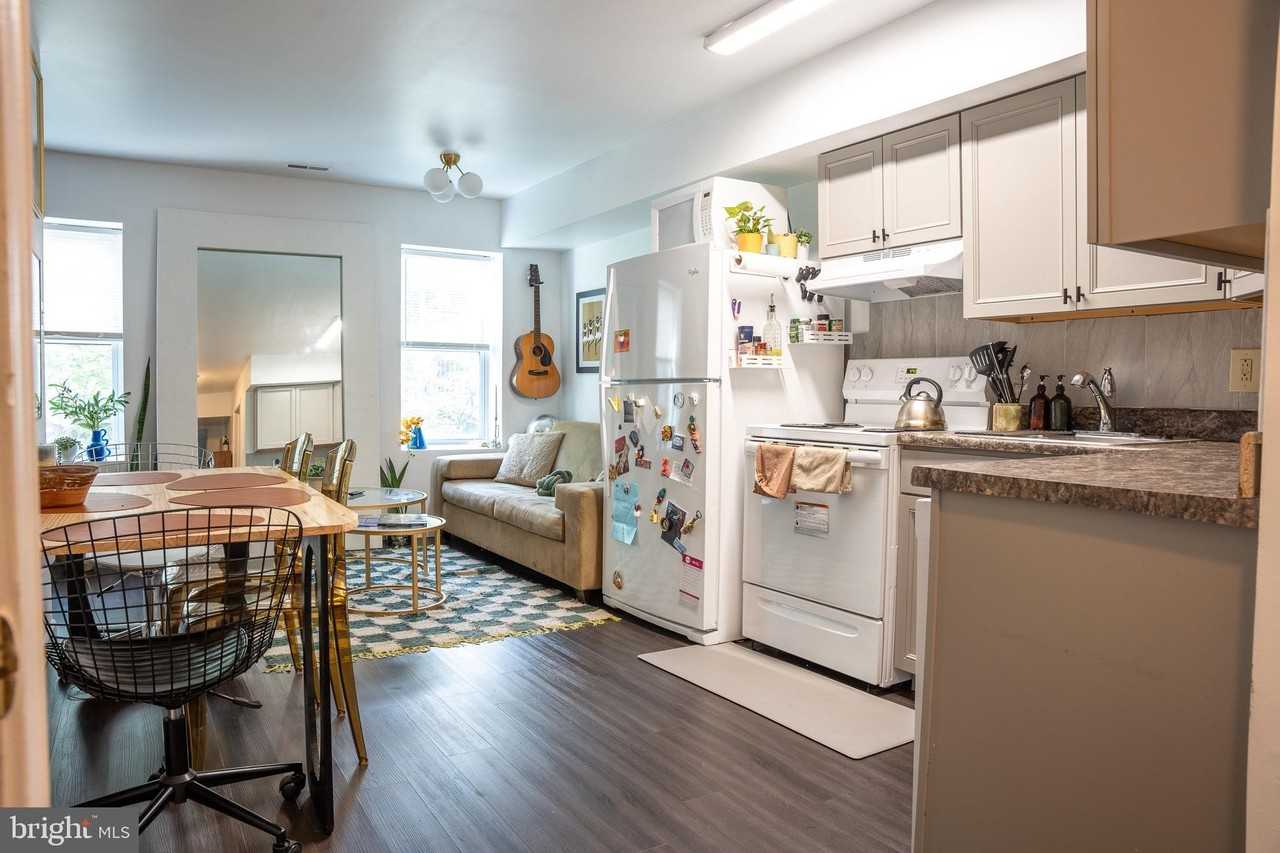 1537 W Stiles St #2 - Photo 3 of 21