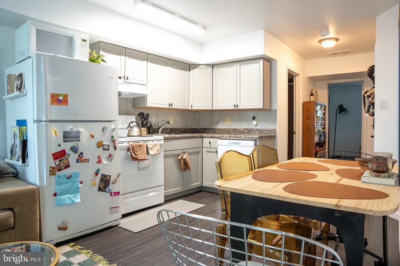 1537 W Stiles St #2 - Photo 5 of 21