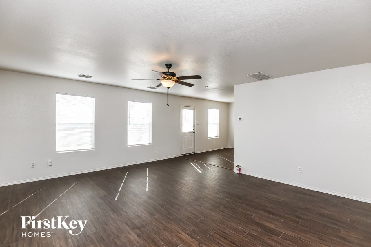 6624 Meadow Way Ln - Photo 3 of 15
