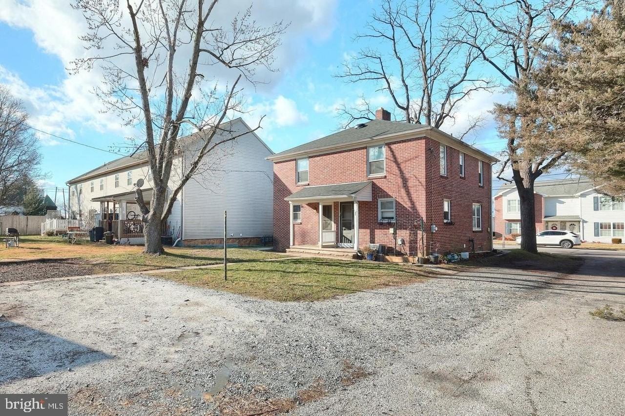 452 W Walnut St - Photo 3 of 14