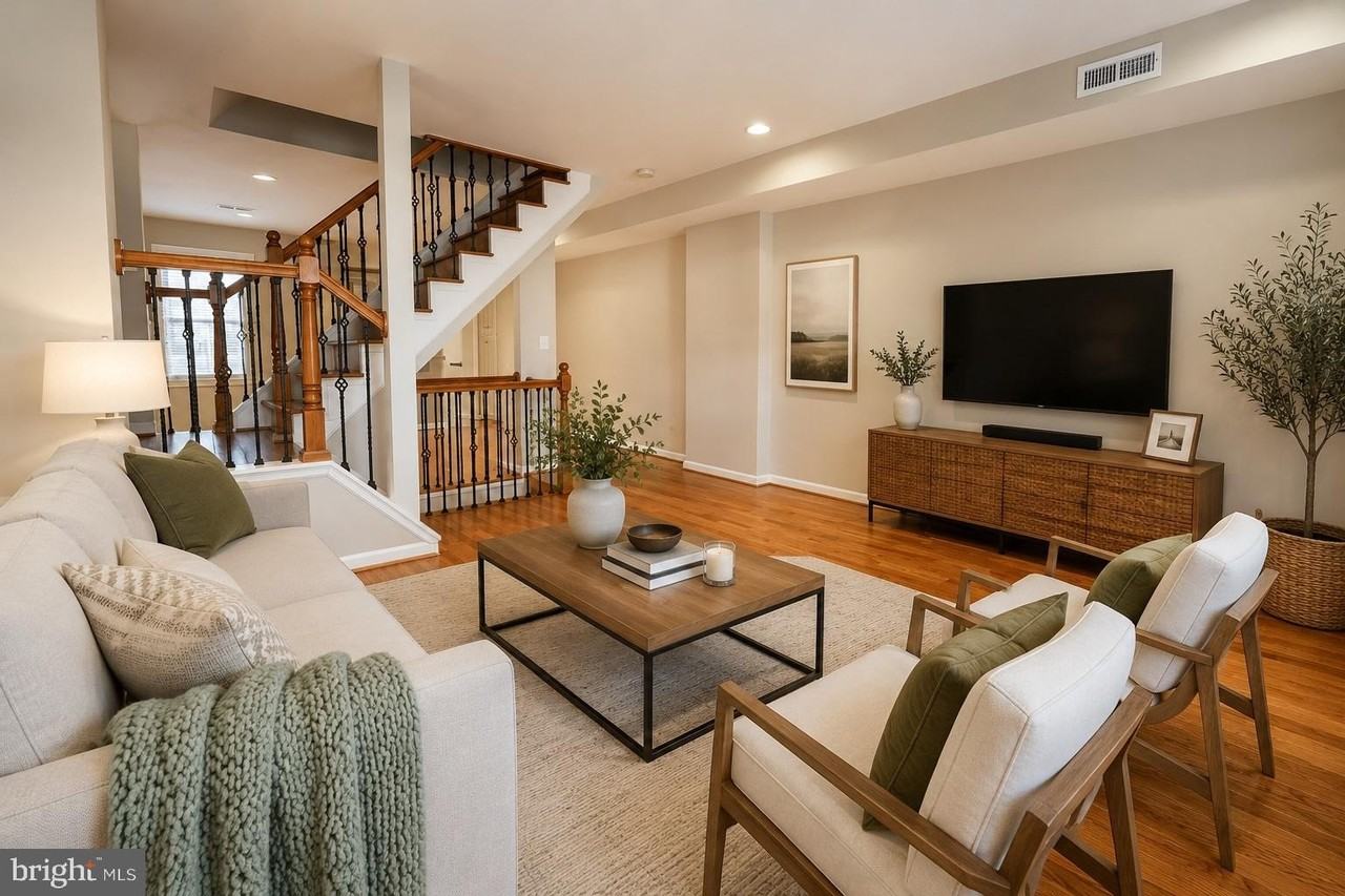1210 Oronoco St - Photo 2 of 31