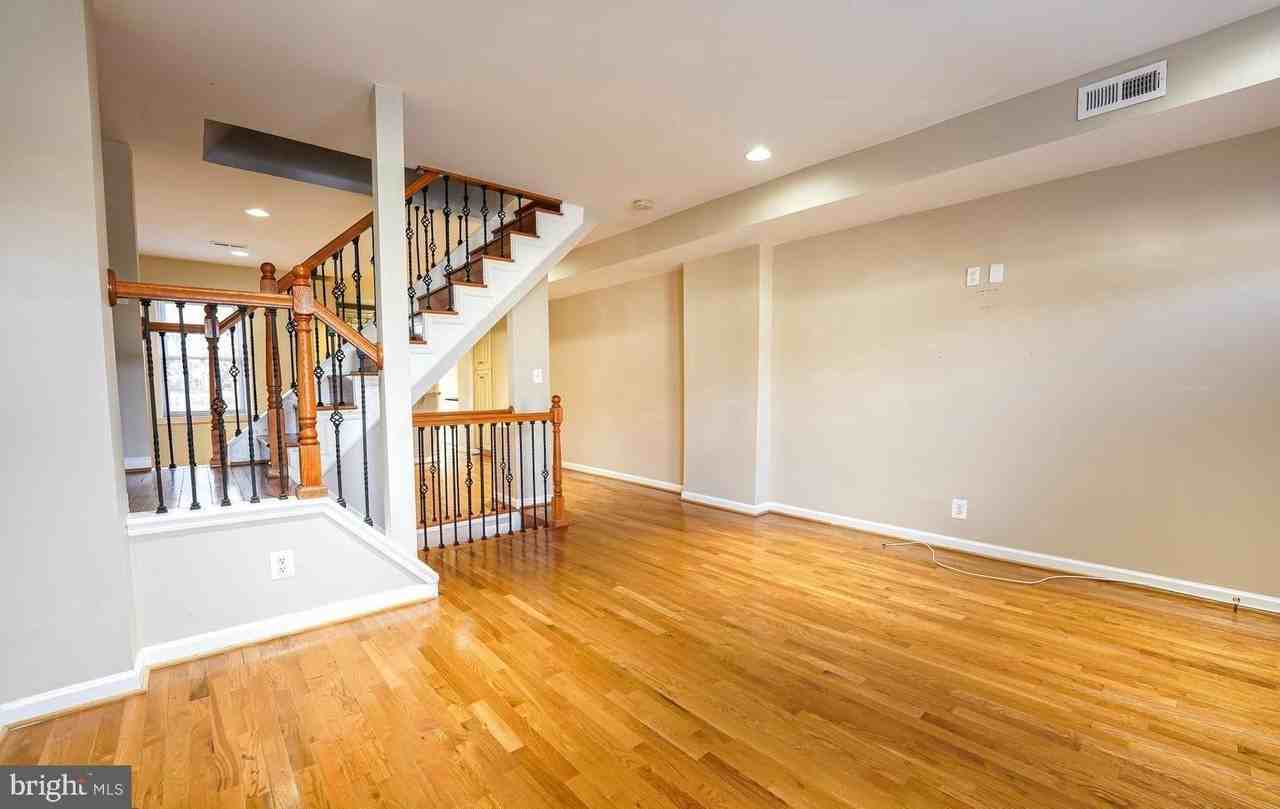 1210 Oronoco St - Photo 3 of 31