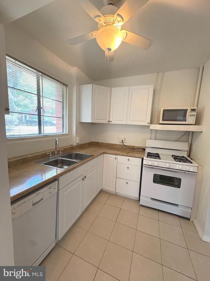 1645 Fitzgerald Ln - Photo 3 of 15