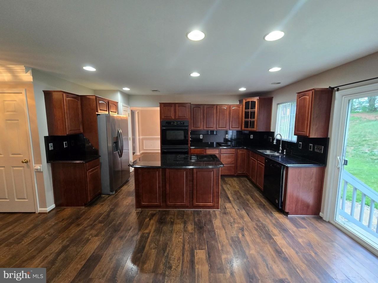 832 Fox Den Rd - Photo 2 of 38