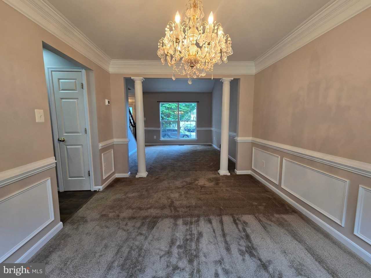 832 Fox Den Rd - Photo 3 of 38