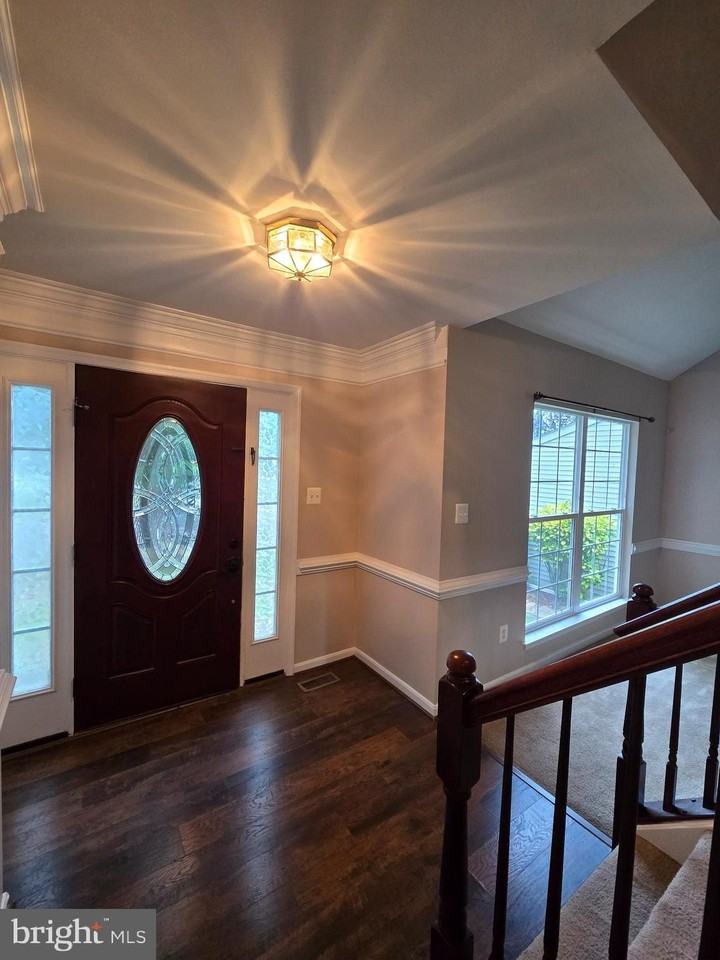 832 Fox Den Rd - Photo 4 of 38