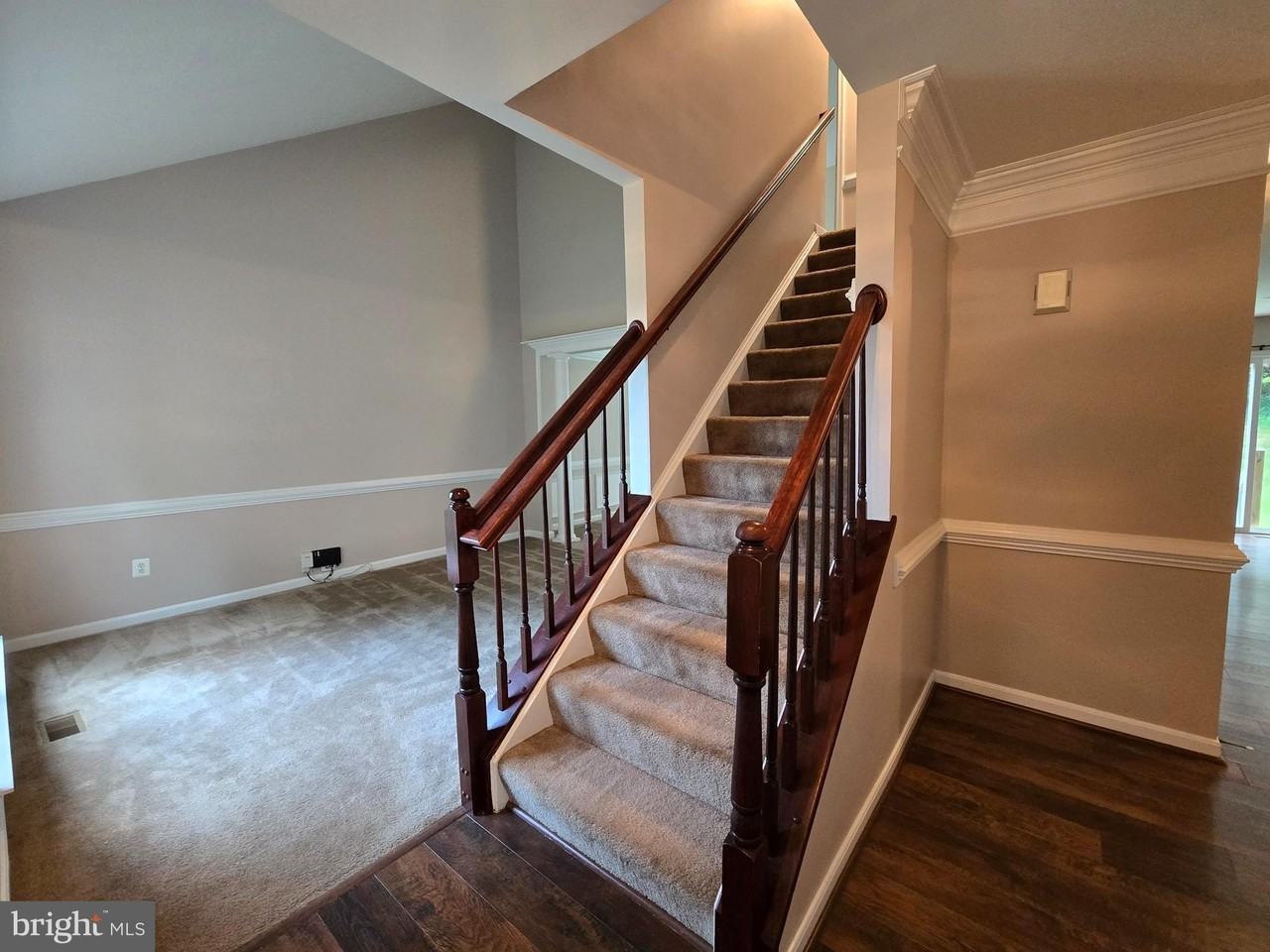 832 Fox Den Rd - Photo 5 of 38