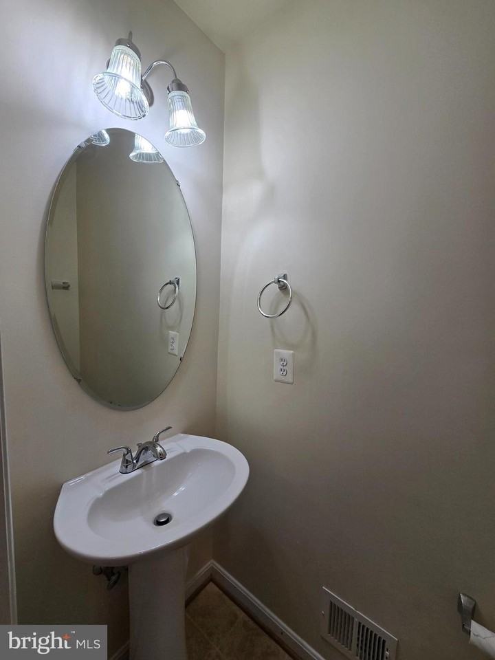 832 Fox Den Rd - Photo 6 of 38