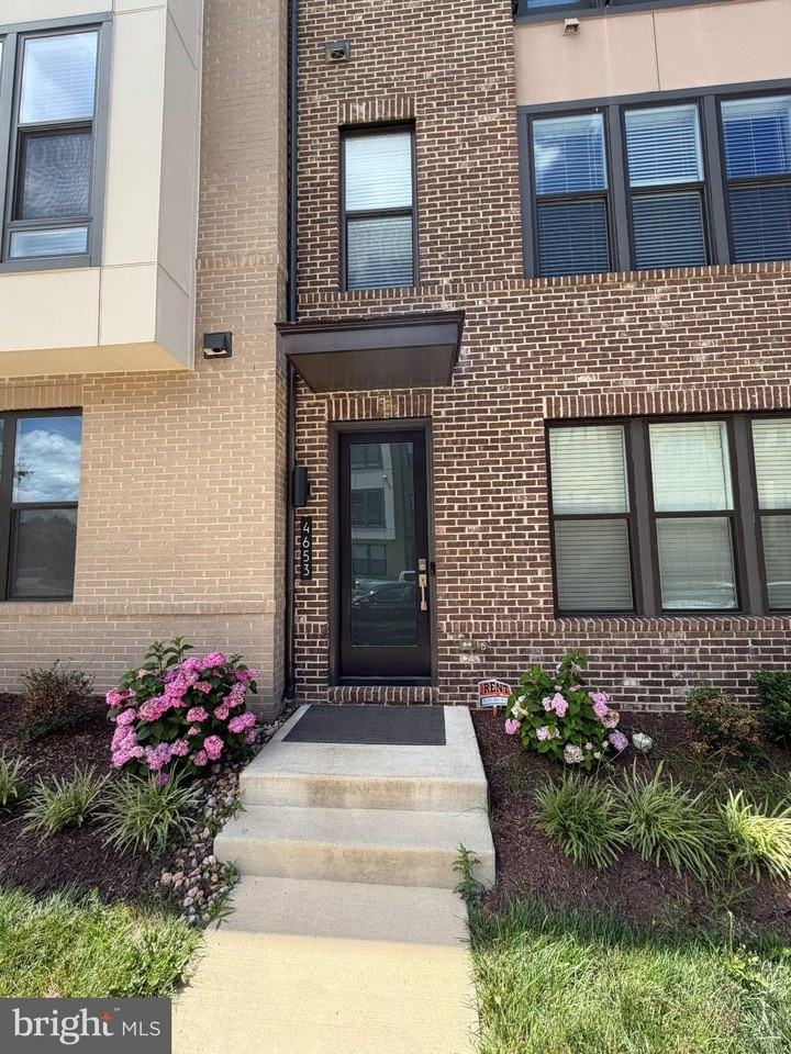4653 Charger Pl - Photo 3 of 50