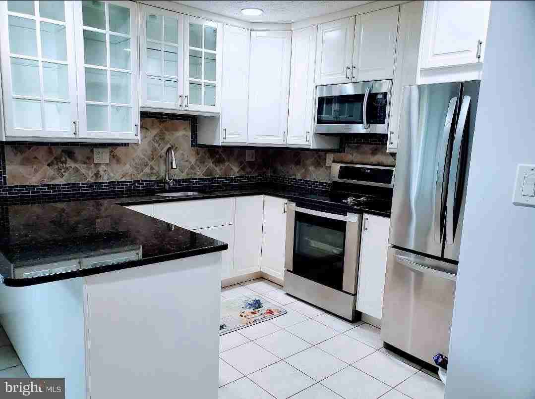 2366 Southgate Sq - Photo 2 of 20