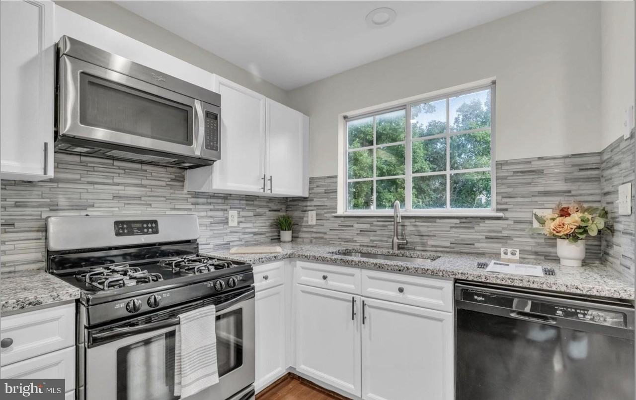 14197 Autumn Cir - Photo 3 of 30