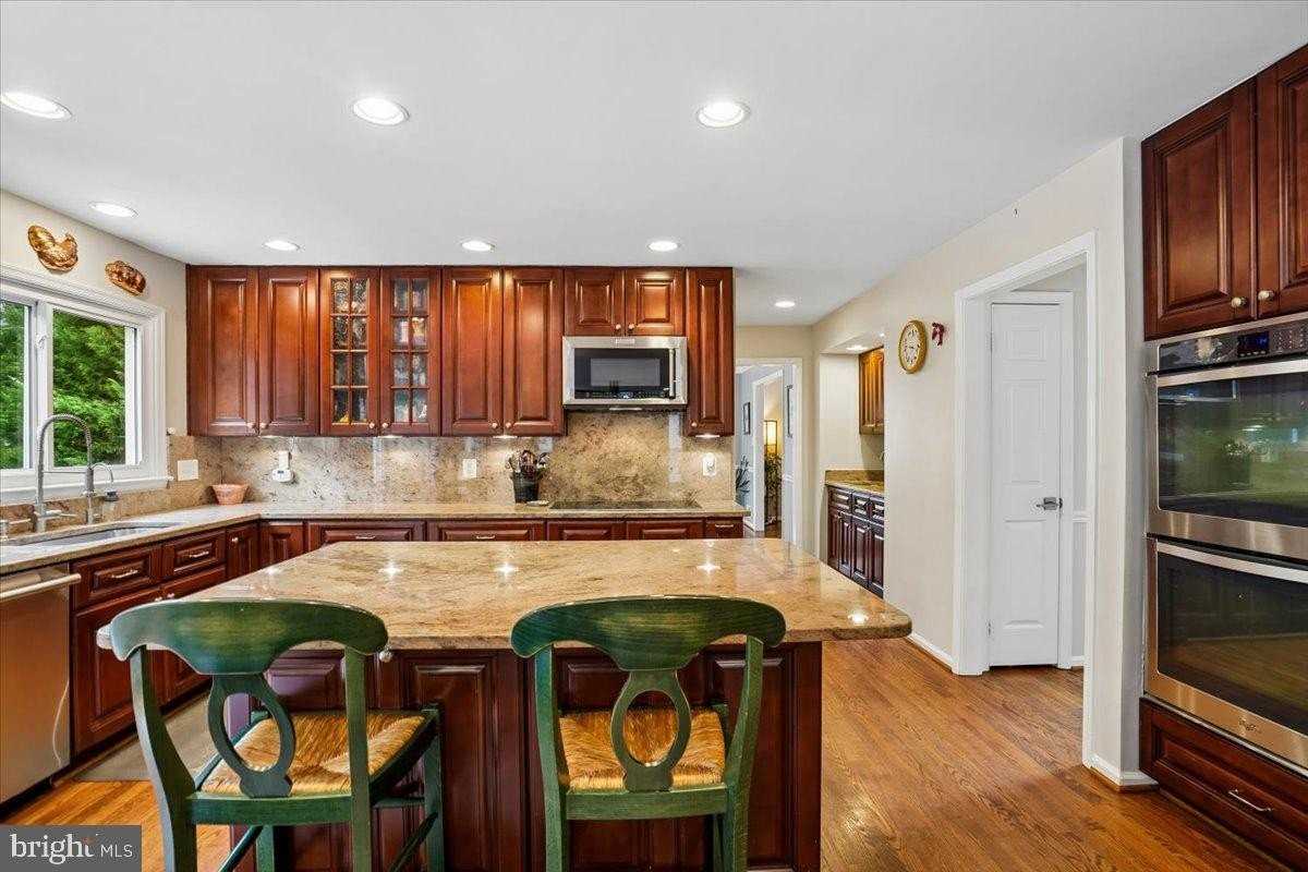 676 Old Hunt Way - Photo 6 of 50