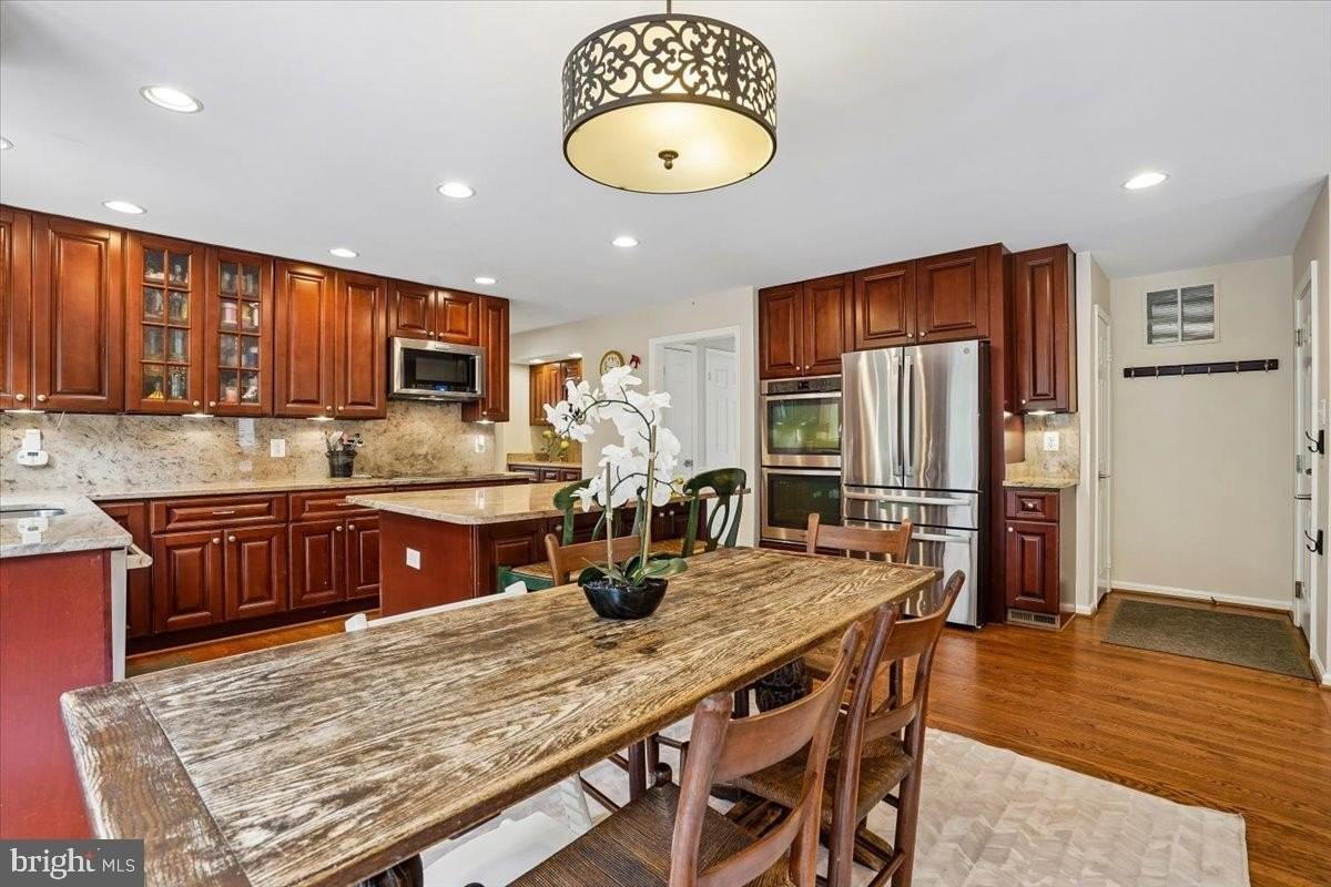 676 Old Hunt Way - Photo 7 of 50