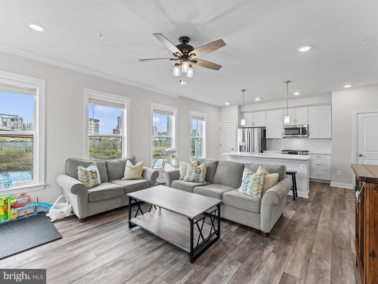2410 Stella Pl #2 - Photo 7 of 26