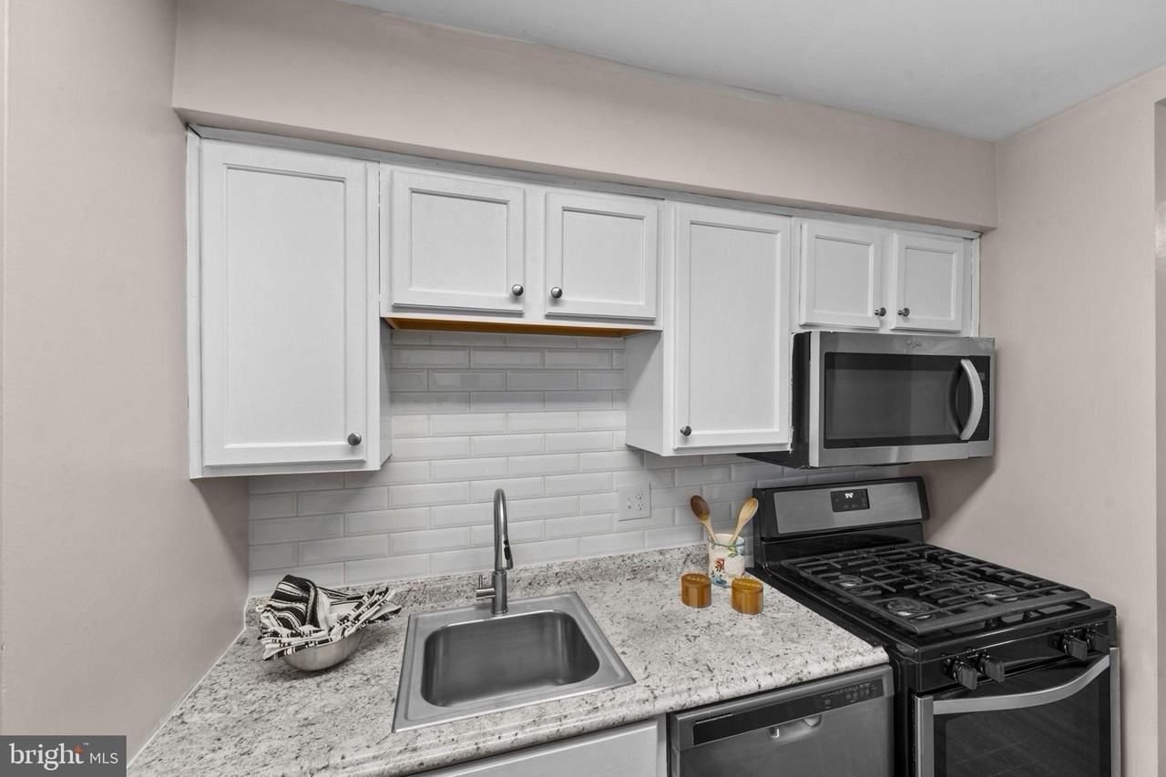 11240 Chestnut Grove Sq #157 - Photo 2 of 50