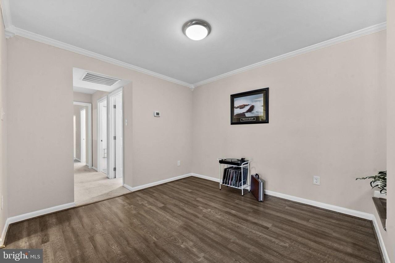 11240 Chestnut Grove Sq #157 - Photo 3 of 50