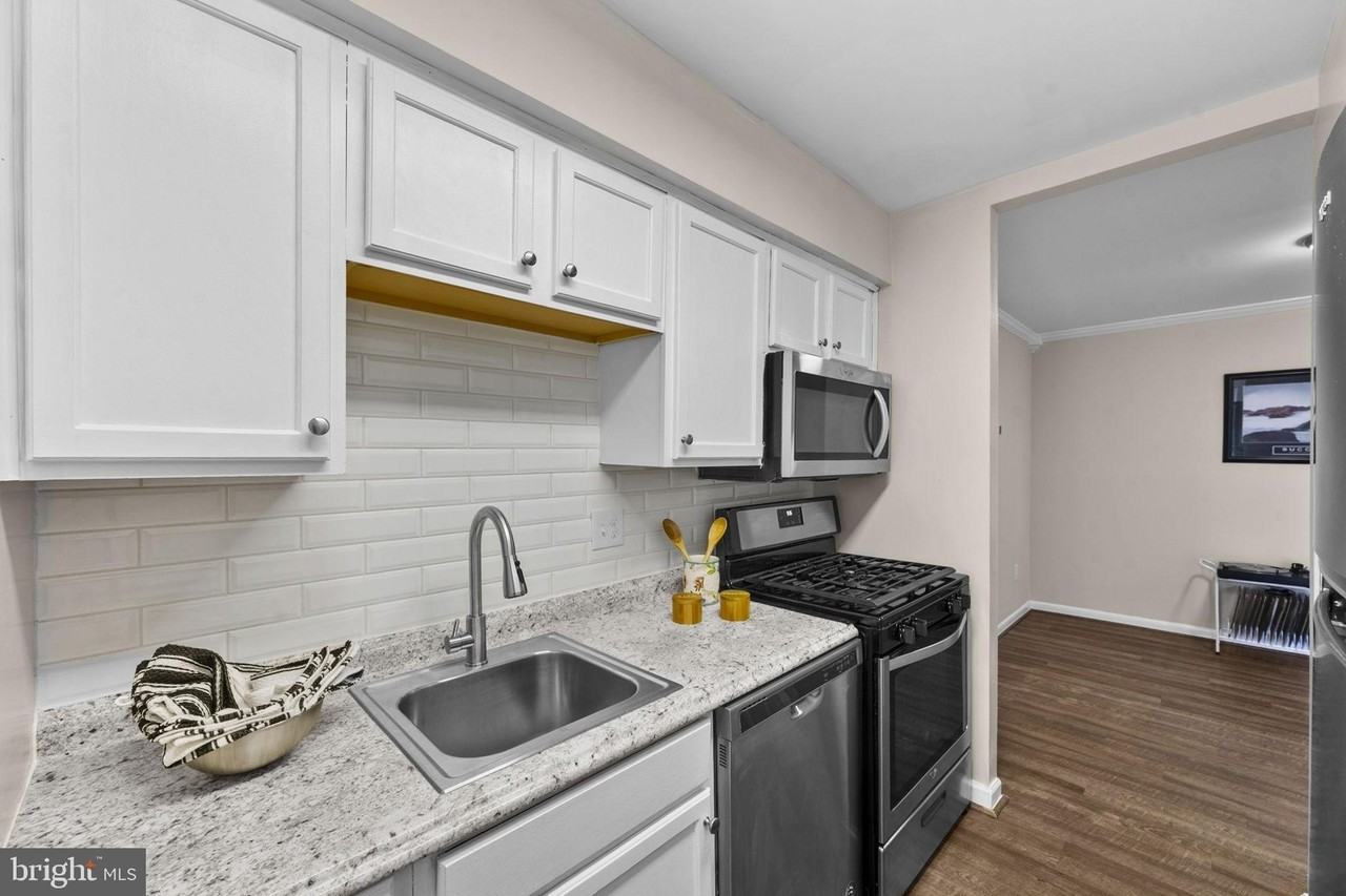 11240 Chestnut Grove Sq #157 - Photo 5 of 50