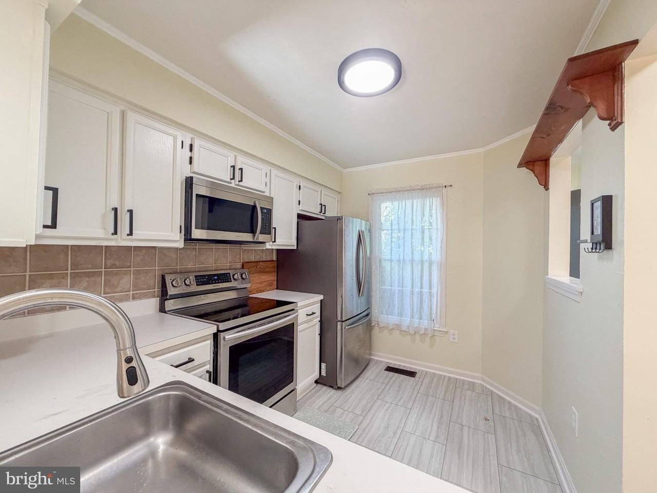 12821 Mill Brook Ct - Photo 4 of 15