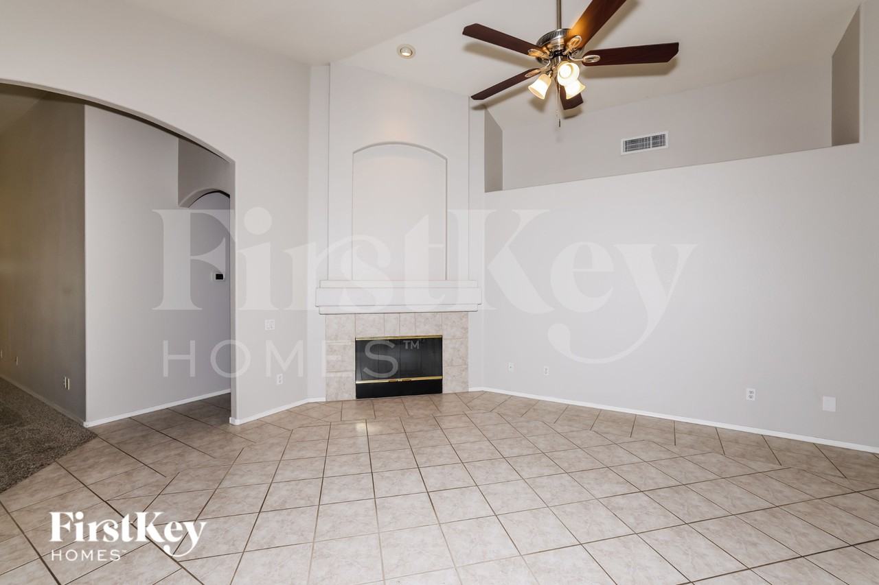 1102 W Monte Cristo Ave - Photo 3 of 15