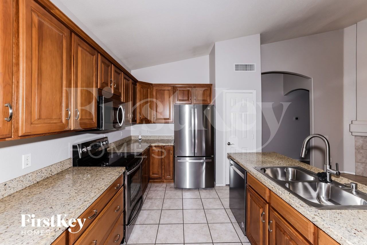 1102 W Monte Cristo Ave - Photo 4 of 15