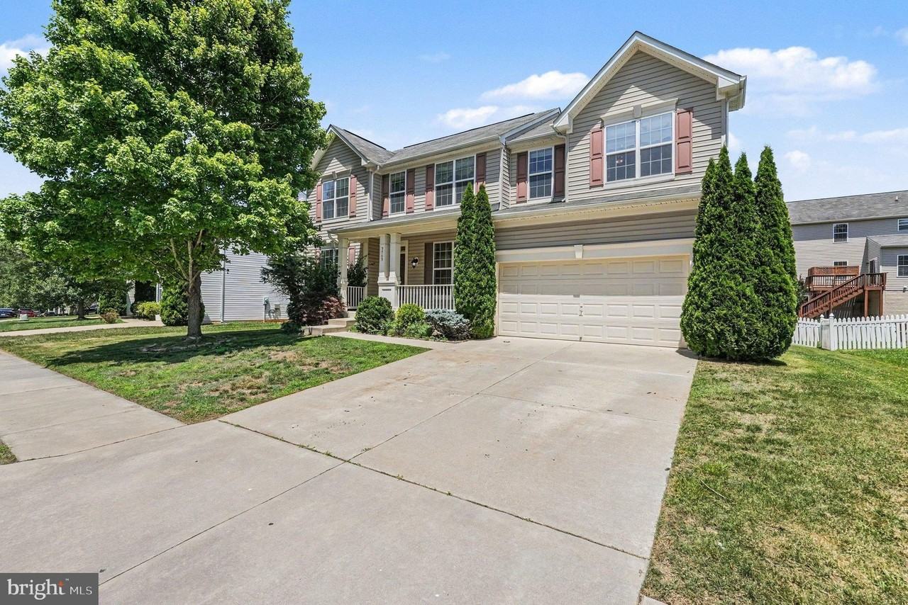 9709 Glenn Brooke Ct - Photo 2 of 35